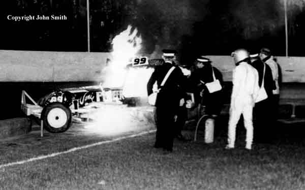 Fire2.JPG (19510 bytes)